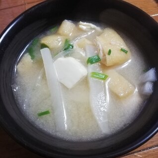 大根とねぎ、豆腐の味噌汁